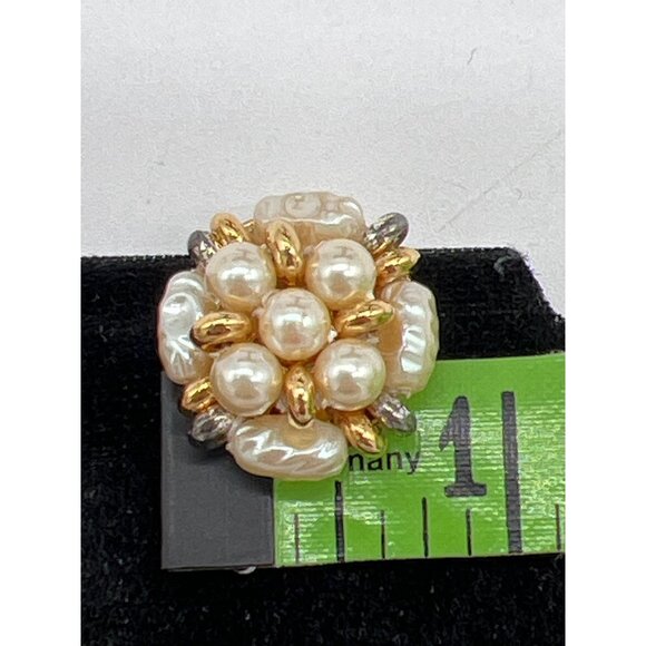 Vintage Gold-Tone Faux Pearl & Rhinestone Cluster Clip-On Earrings 1 Inch Diamet - Picture 6 of 6